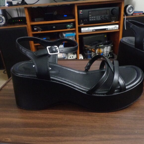 Torrid  Strappy Flatform Wedge13 WW - Picture 4 of 8